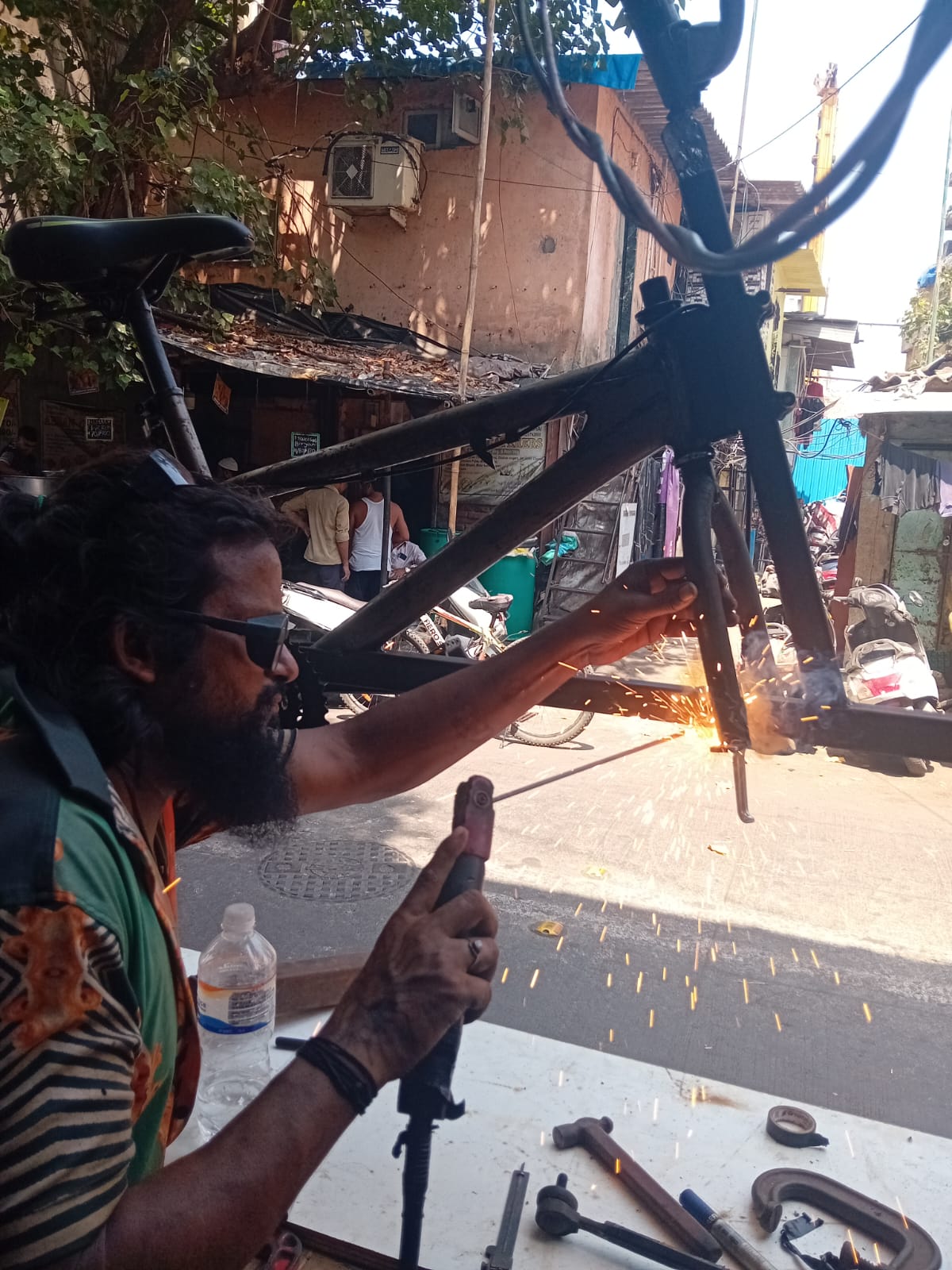 Fusing metal connections outdoors via handheld welding components